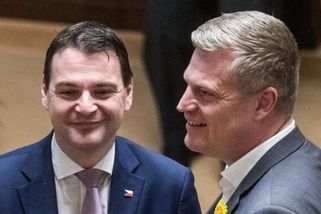 Macinka Turka podržel. Poblahopřál mu za dospělost. A nehodu popsal tak, že mu řidič vjel do cesty